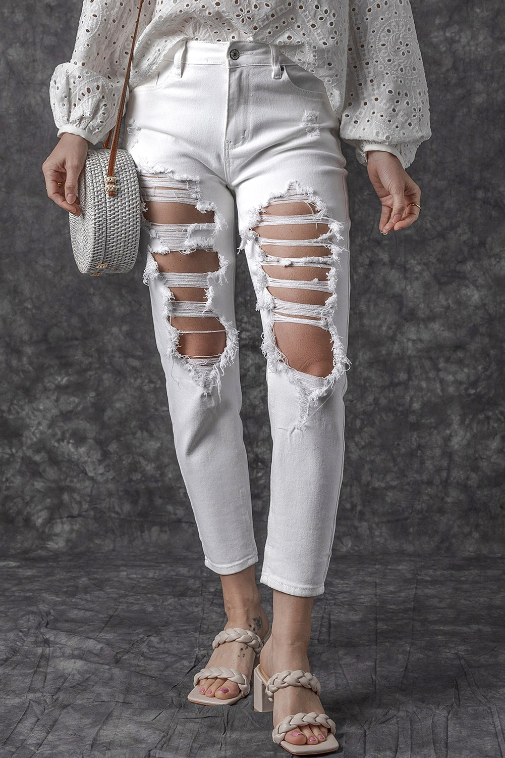 Distressed Jeans with Pockets - LACEDUPED