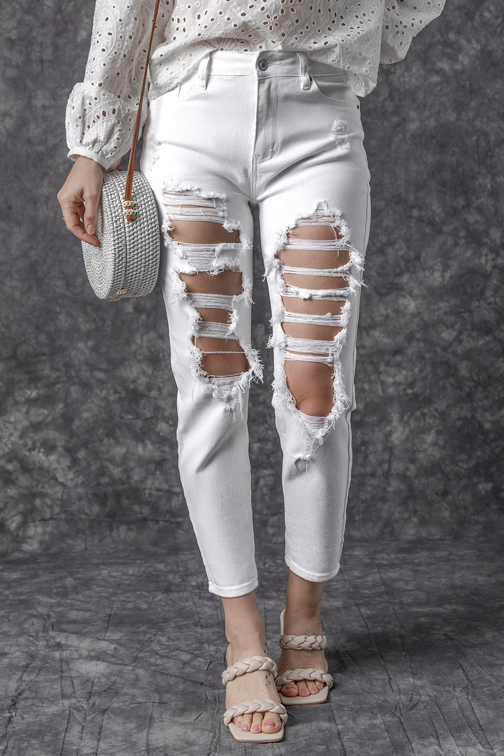 Distressed Jeans with Pockets - LACEDUPED