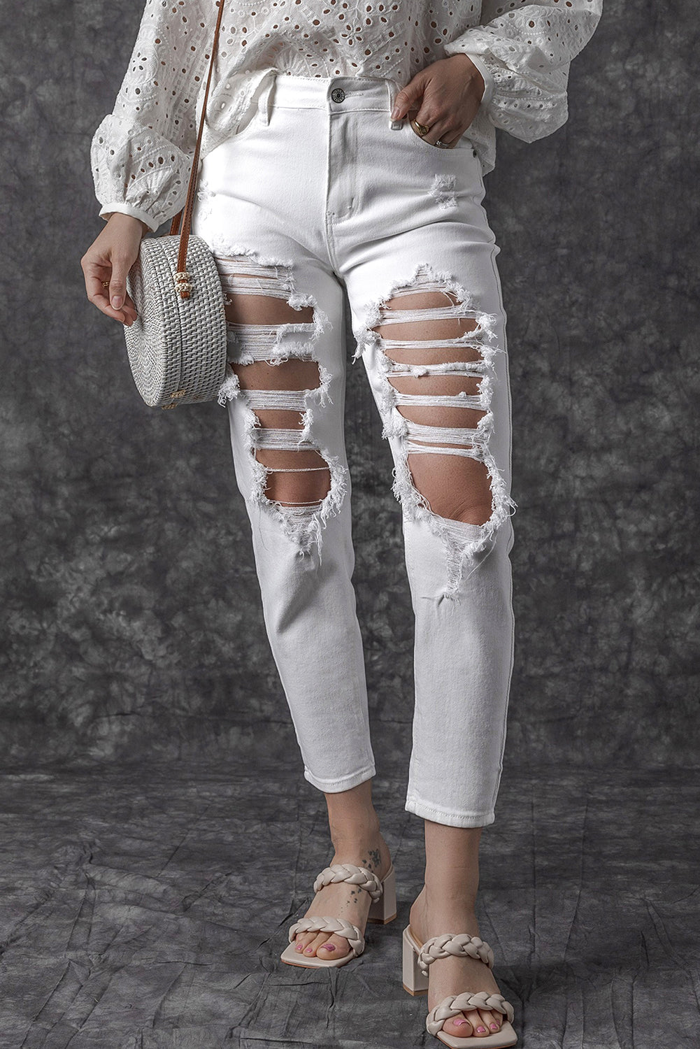 Distressed Jeans with Pockets - LACEDUPED