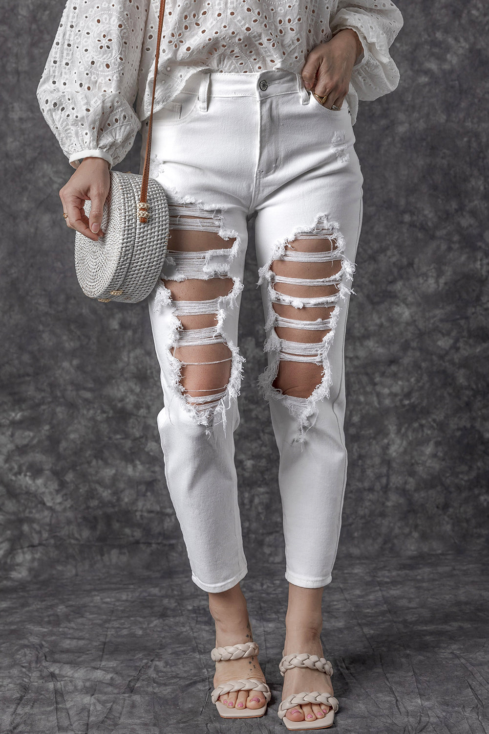 Distressed Jeans with Pockets - LACEDUPED